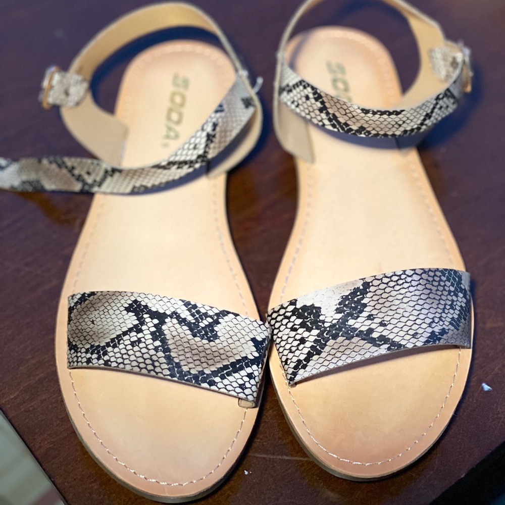 Snake pattern Sandals - Picture 3 of 4